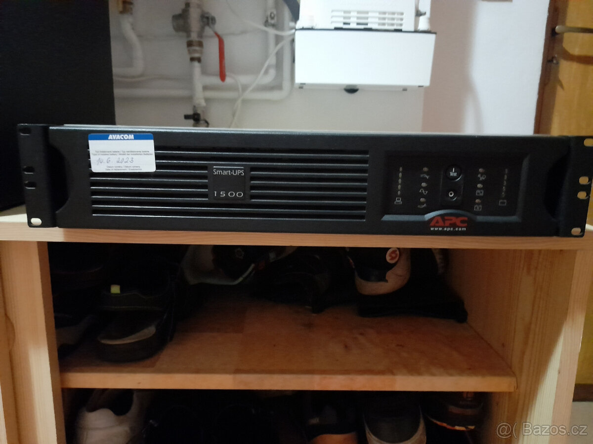 Prodam APC Smart-UPS 1500VA