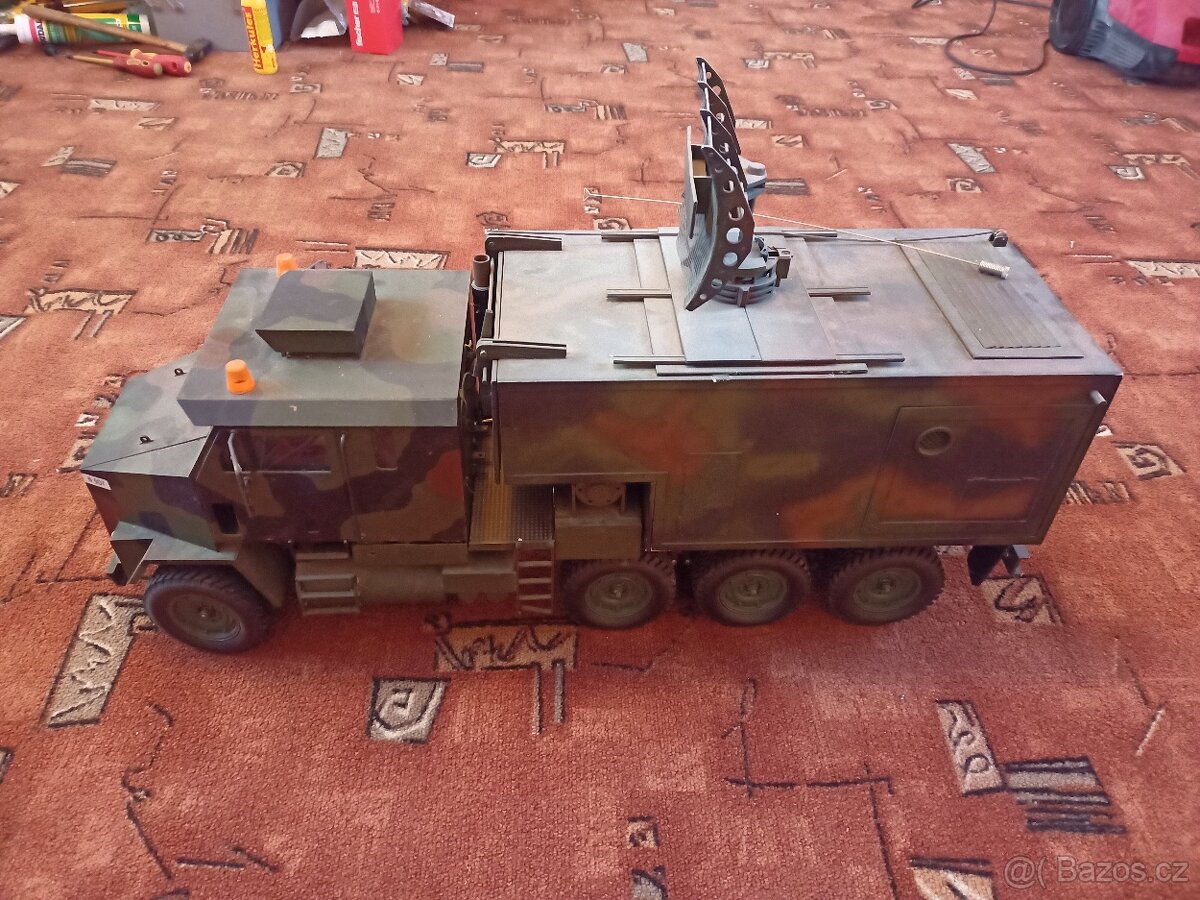 RC vojenské auto