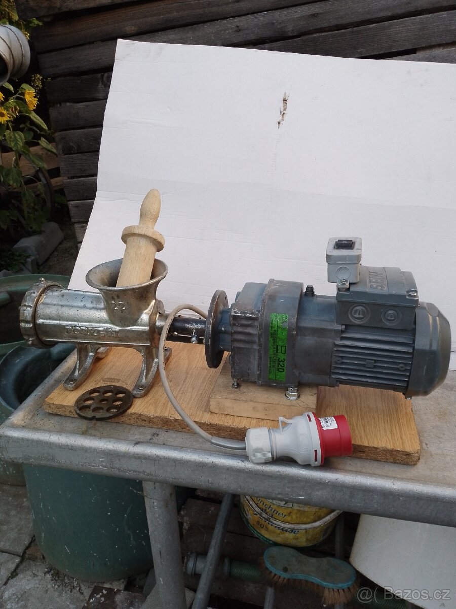 Elektrický mlýnek na maso Porkert č 22