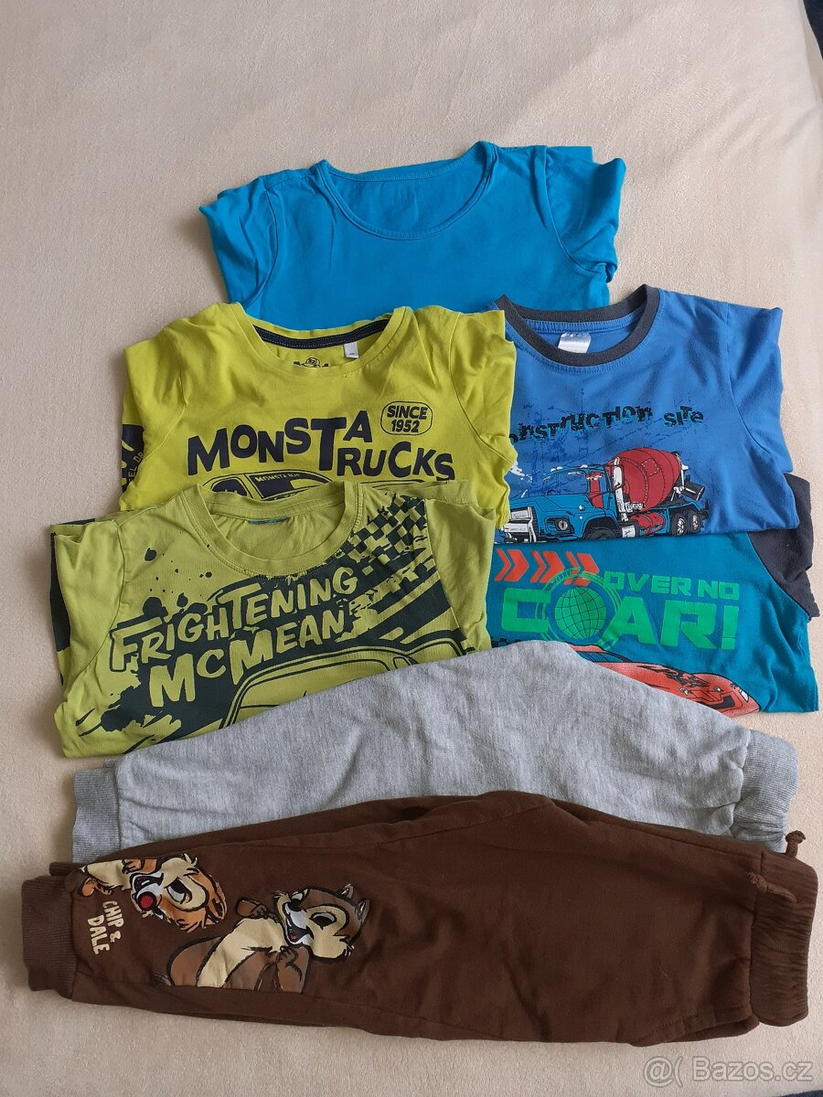 tepláky a trika vel. 104-110