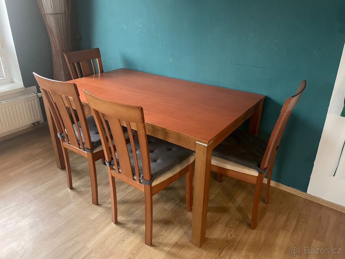 Jídelní stůl + 4 židle