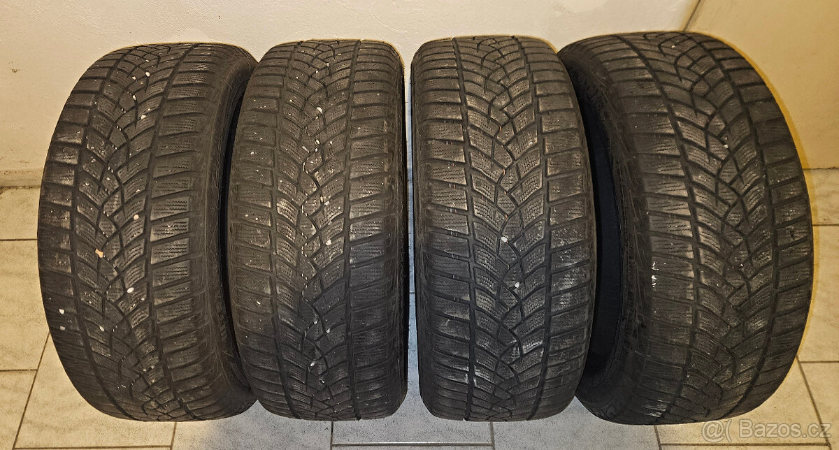 Zimní pneu 215/50 R17 - 215/50/17 - Goodyear