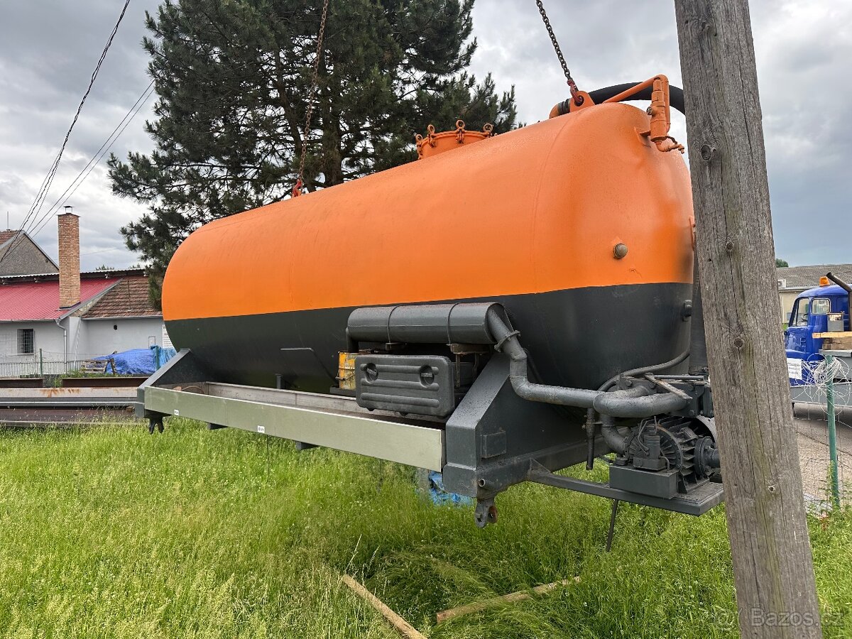 Fekál (cisterna) z vozu Tatra