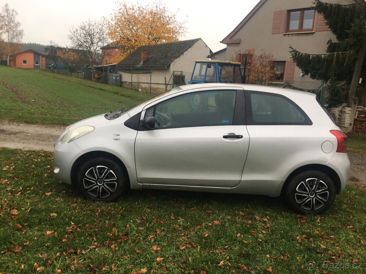 Toyota Yaris 1.0 benzin STK+M do 18.07.2027