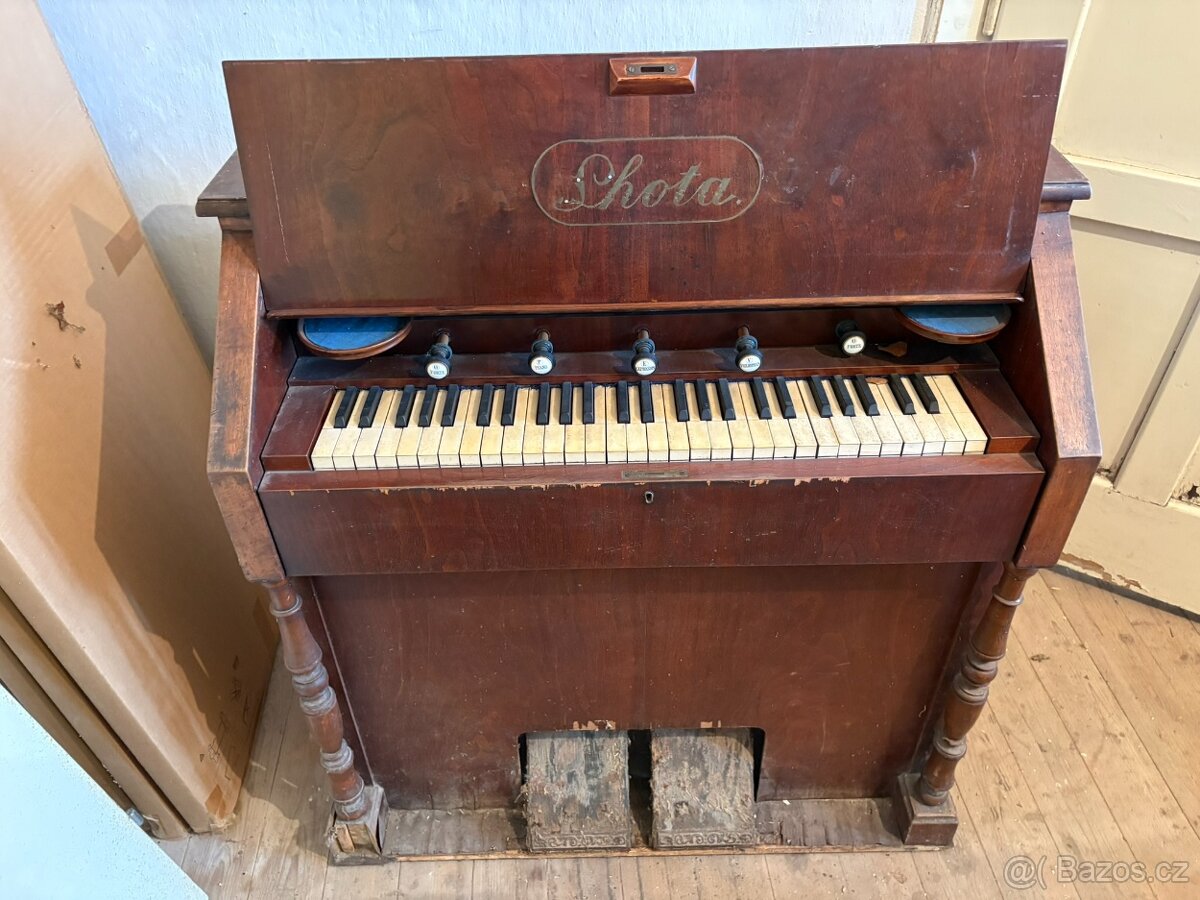 Starožitné harmonium Lhota