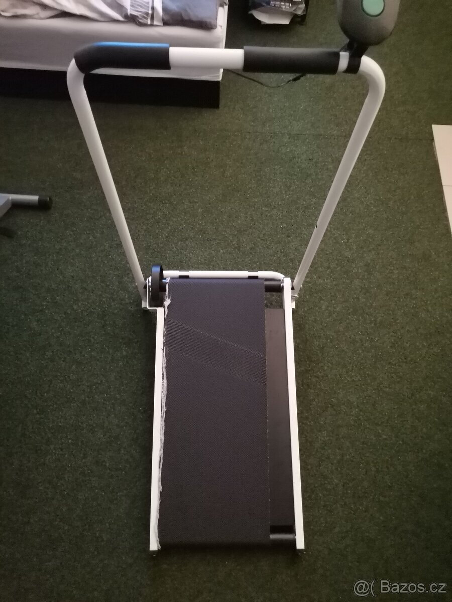 Skládací chodící pás