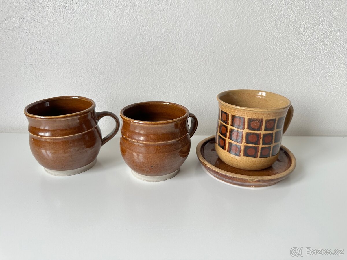 Set keramických starých hrnků