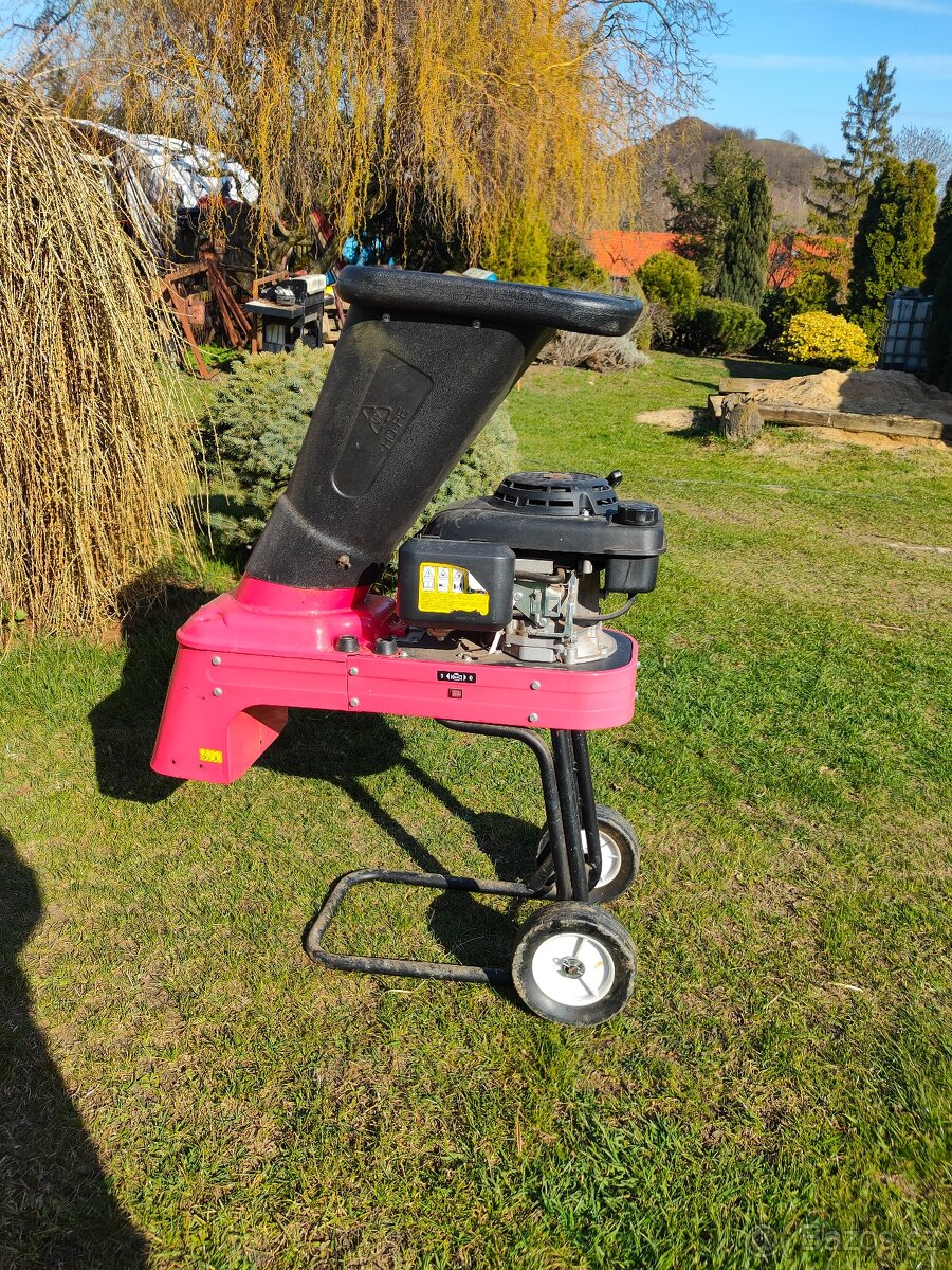 Štěpkovač zn. Hecht