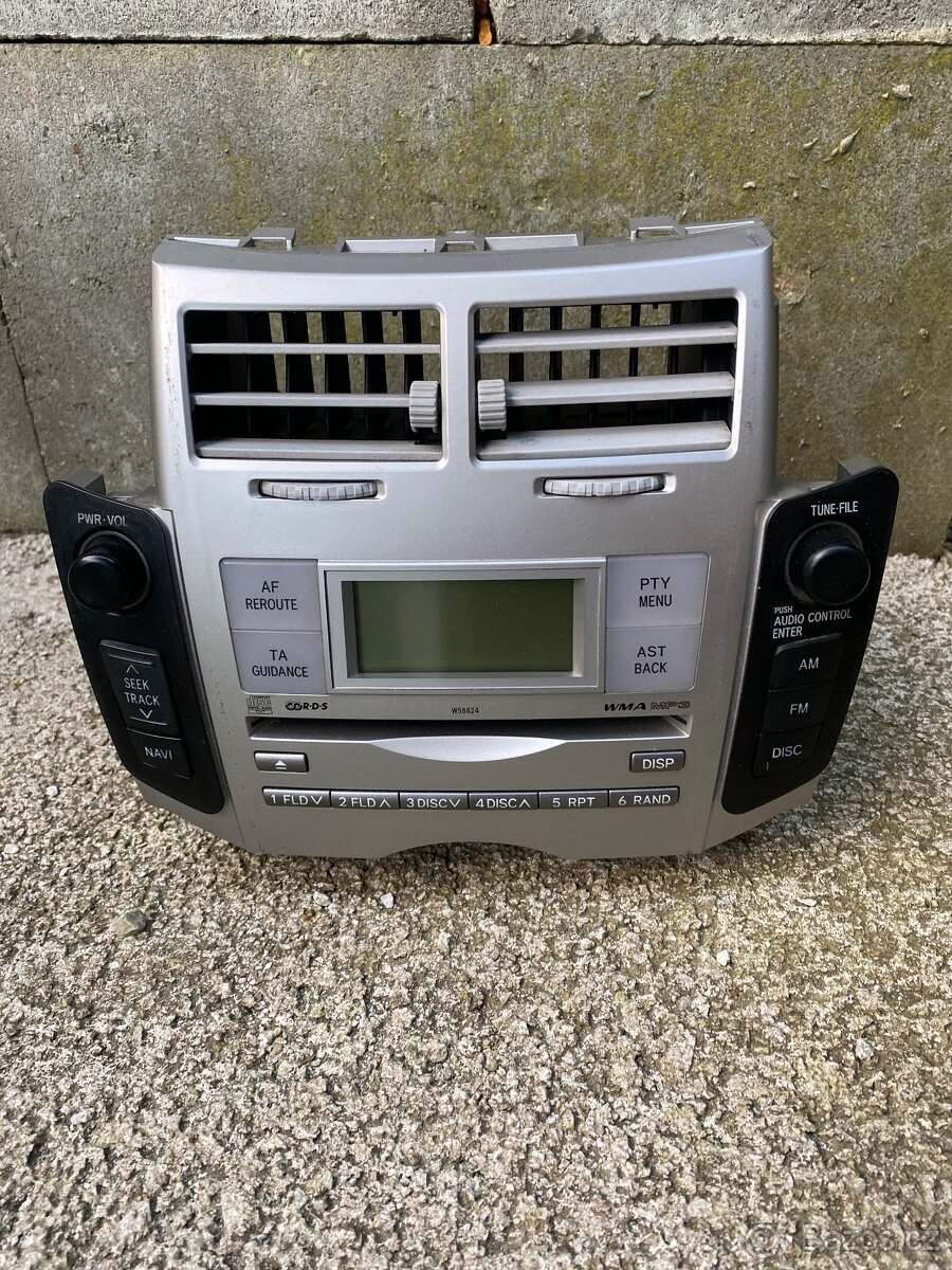 Rádio CD MP3 yaris 2006- 86120-0D210