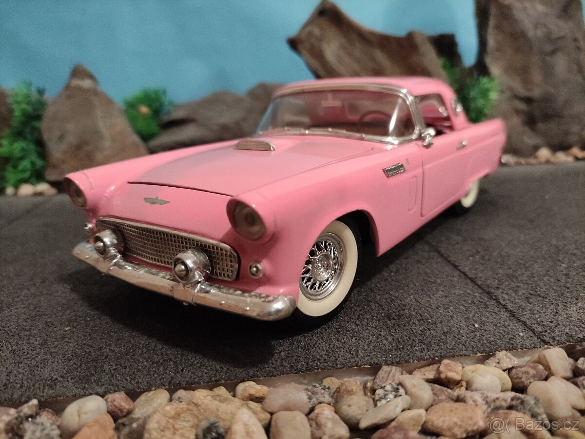 prodám model 1:18 ford thunderbird 1955