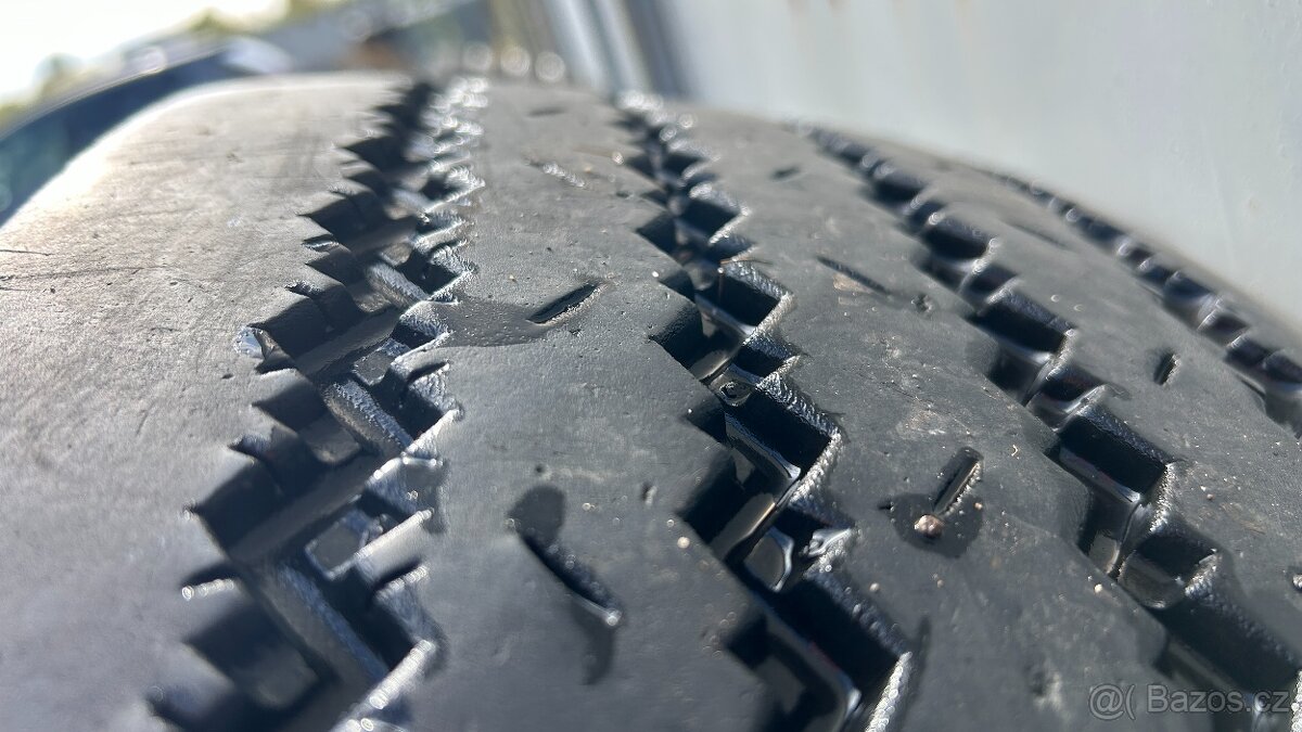 Pneu 265/70 R19.5