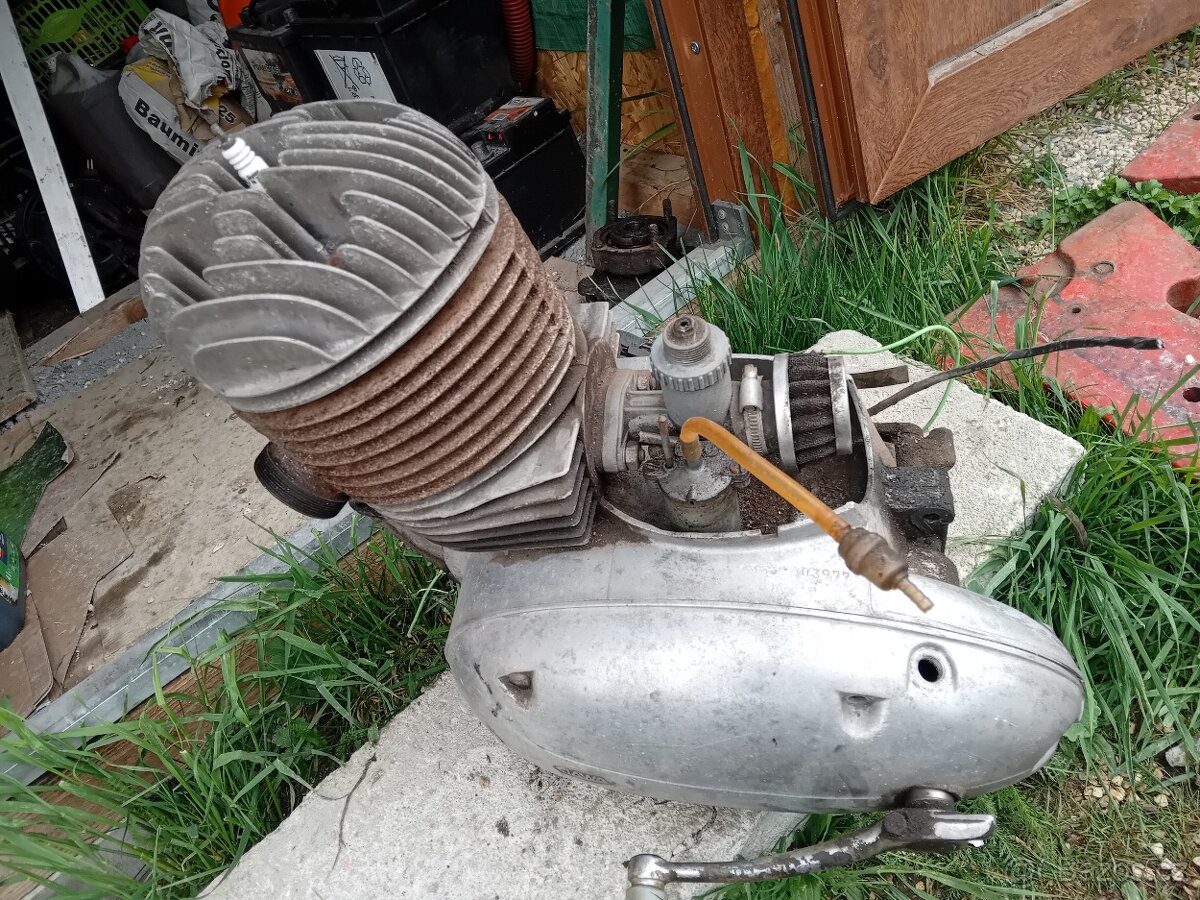 Jawa 250 motor