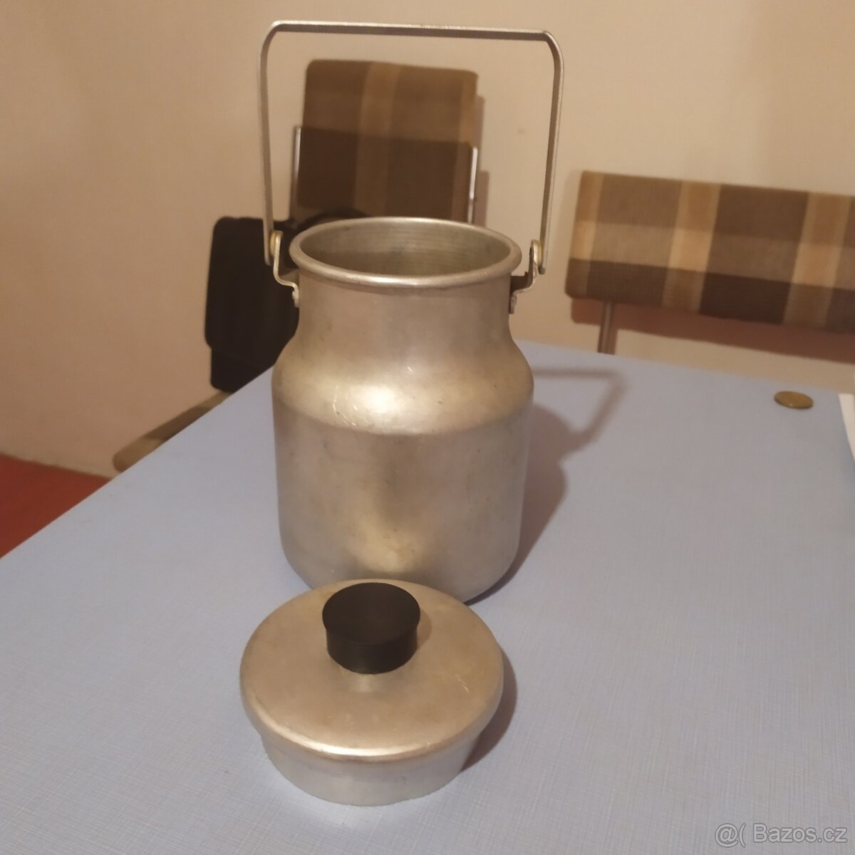 Stará velká bandaska na mléko