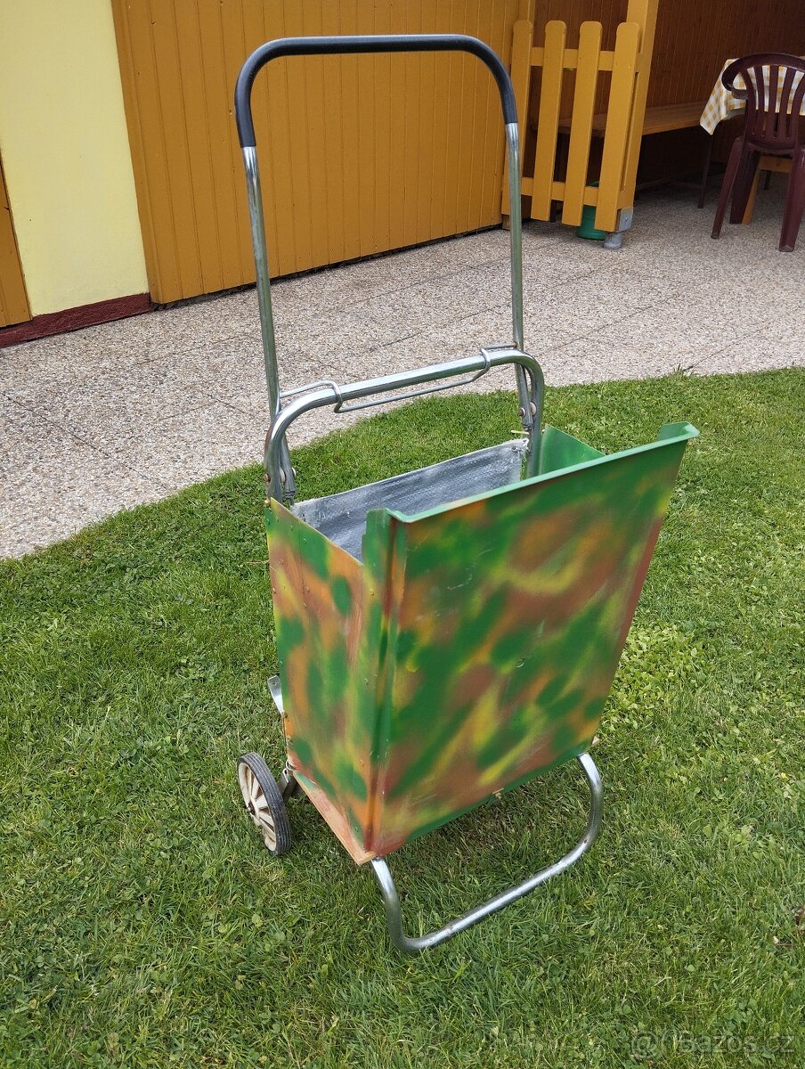 VOZÍK se sklopným madlem