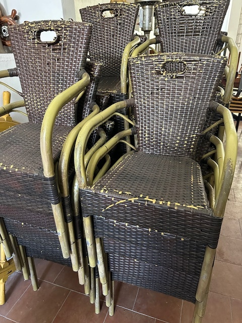 zahradní křesílka, židle, vybavení restaurace, terasa,lavice
