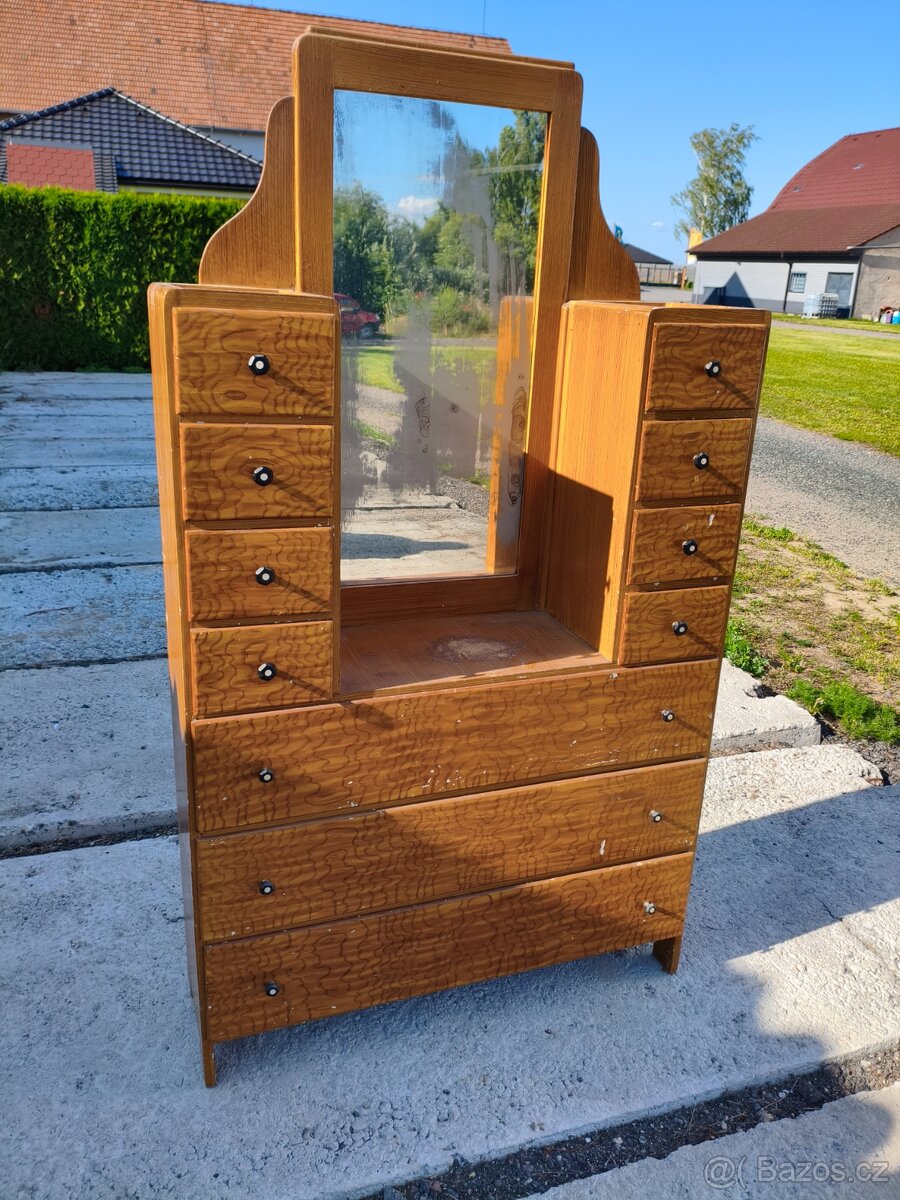 Starožitná šuplíkatá toaletka