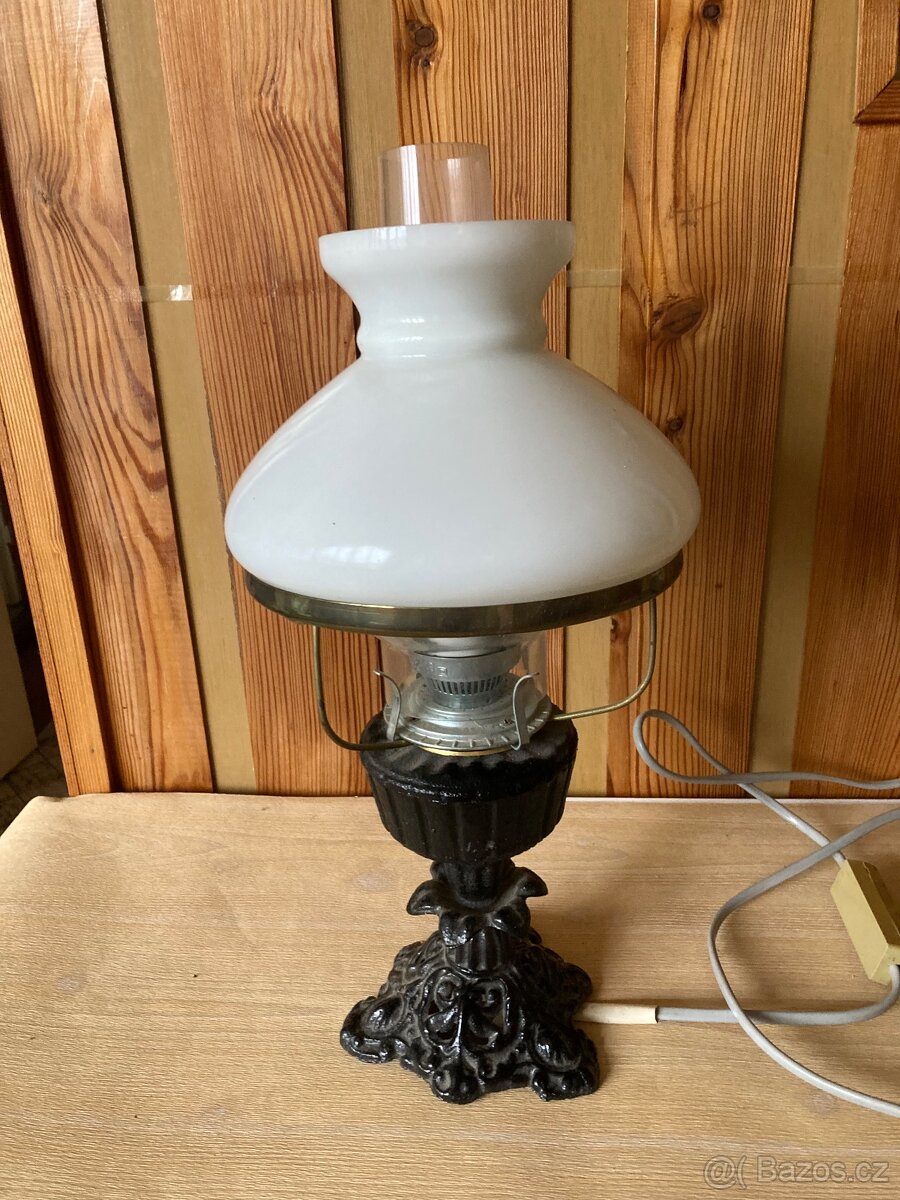 Starší elektrická lampa