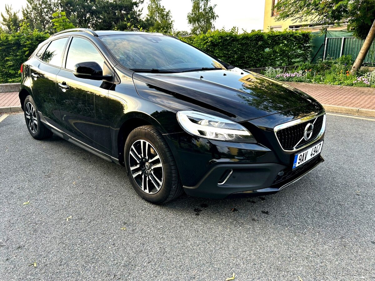 Volvo V40 CC 2,0D Cross Country,LED,KAM,8xkola,132tKm,DPH