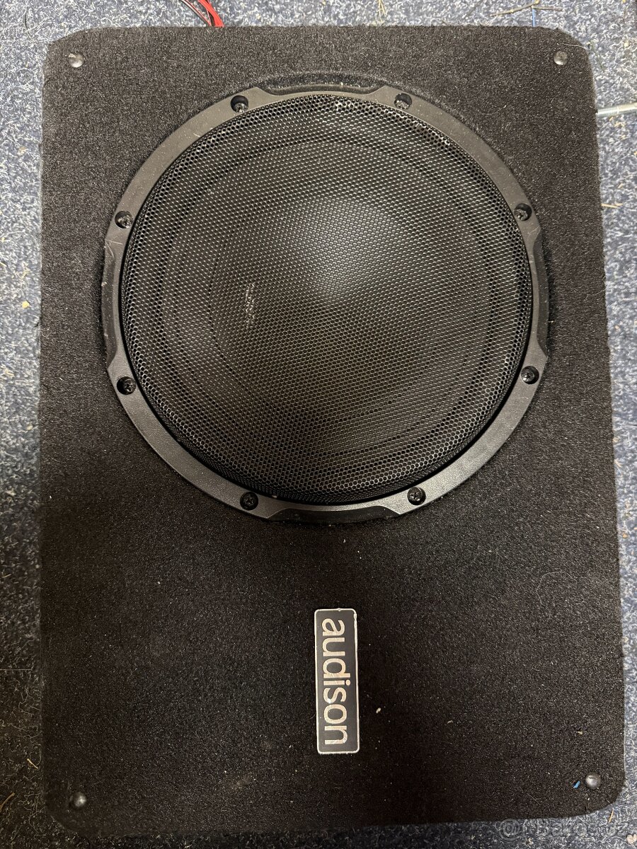 Subwoofer v boxu Audison APBX 10 DS