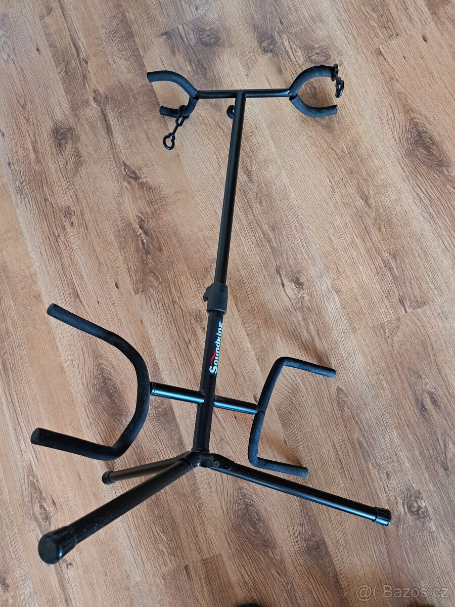 Stojánek na kytaru / dvé kytary