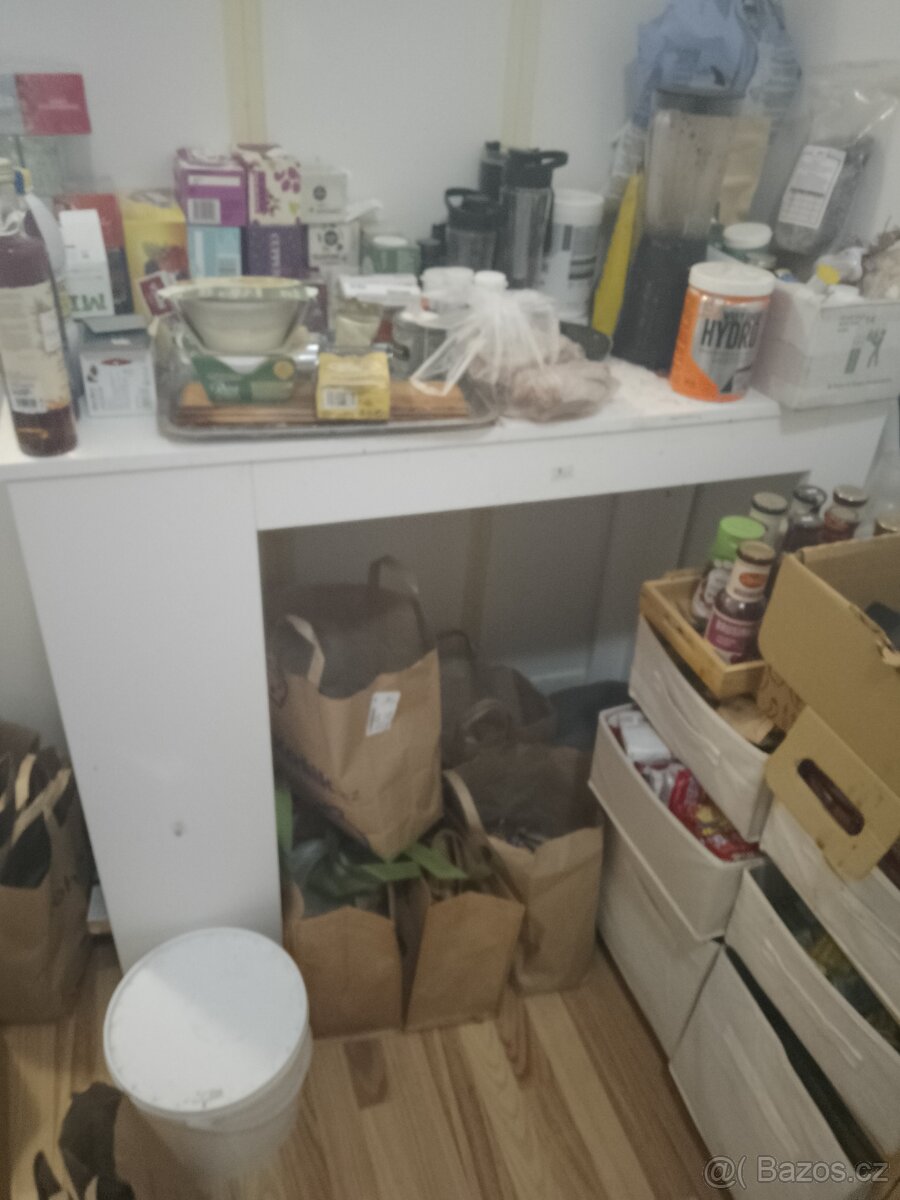 Barovy stul s bocnim uloznym prostorem