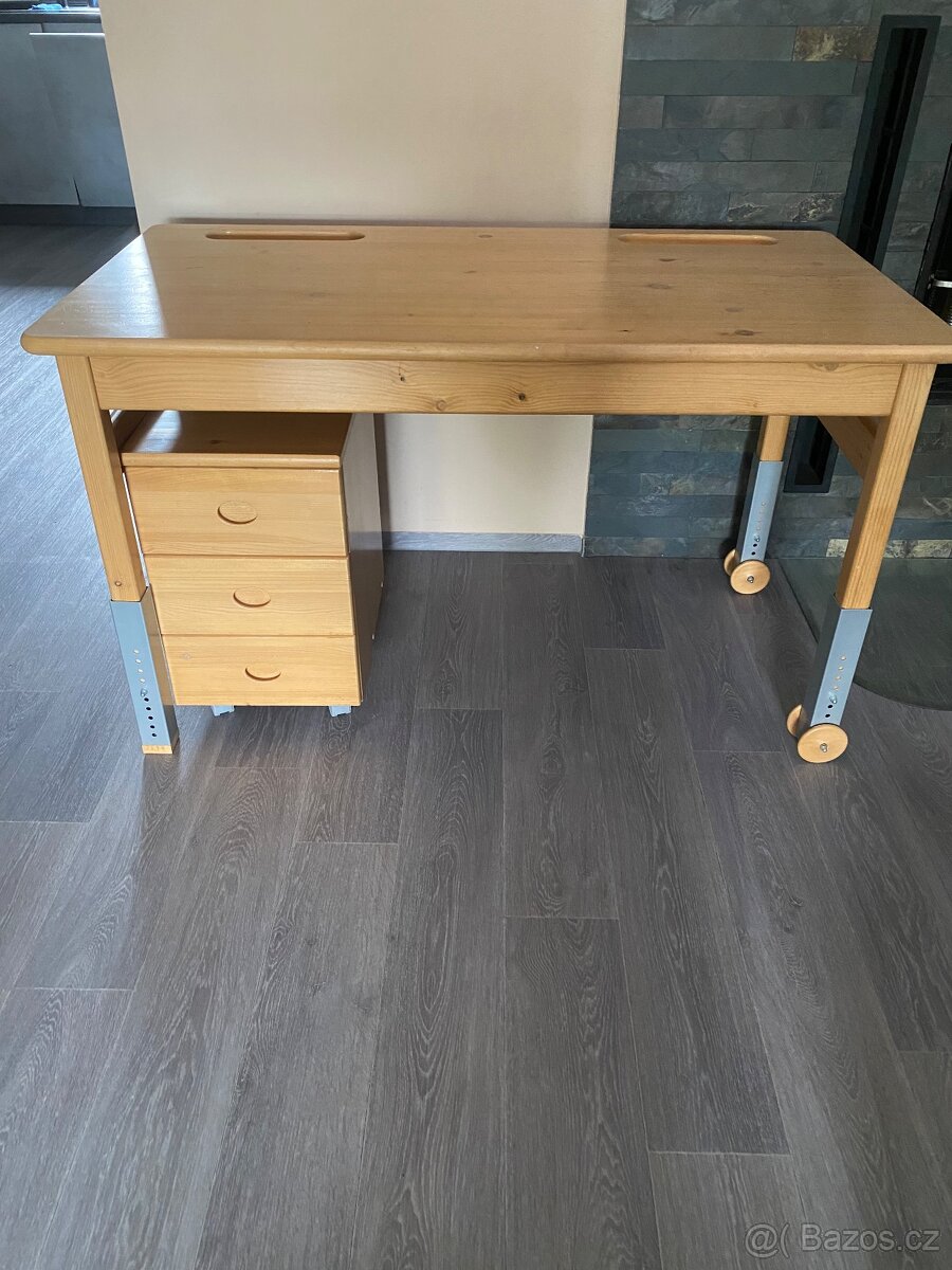 Dětský rostoucí psací stůl