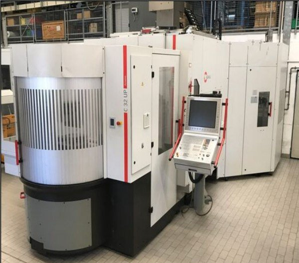 Obráběcí centra - vertikální   C 32UP