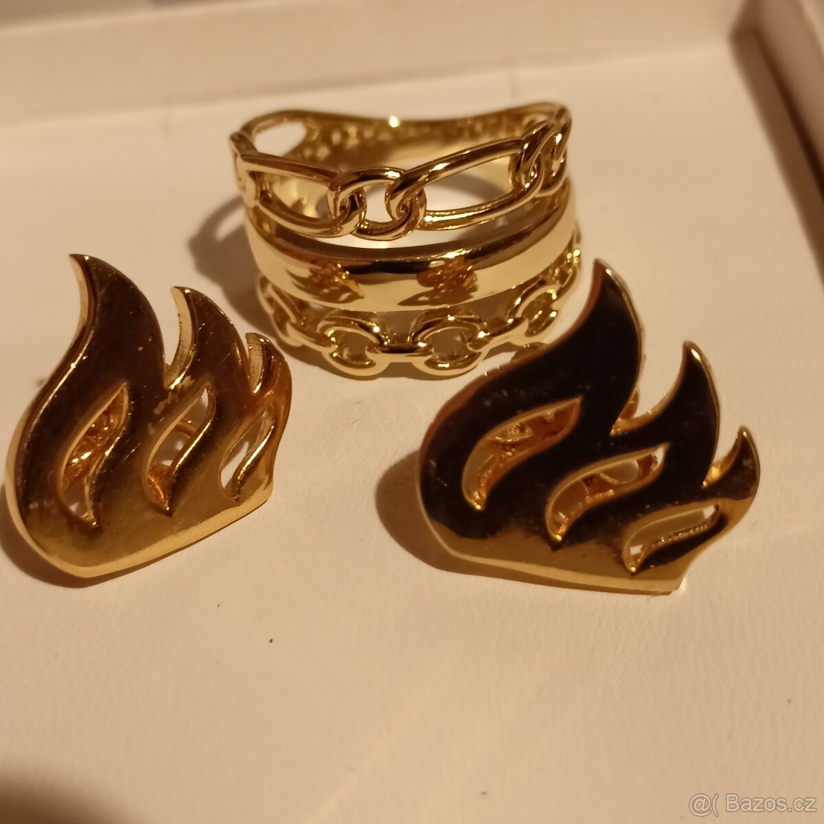 silne zlacene nausnice,prsten,privesek