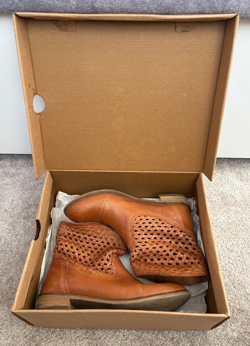 Damske kotnikove boty zn.Levi’s