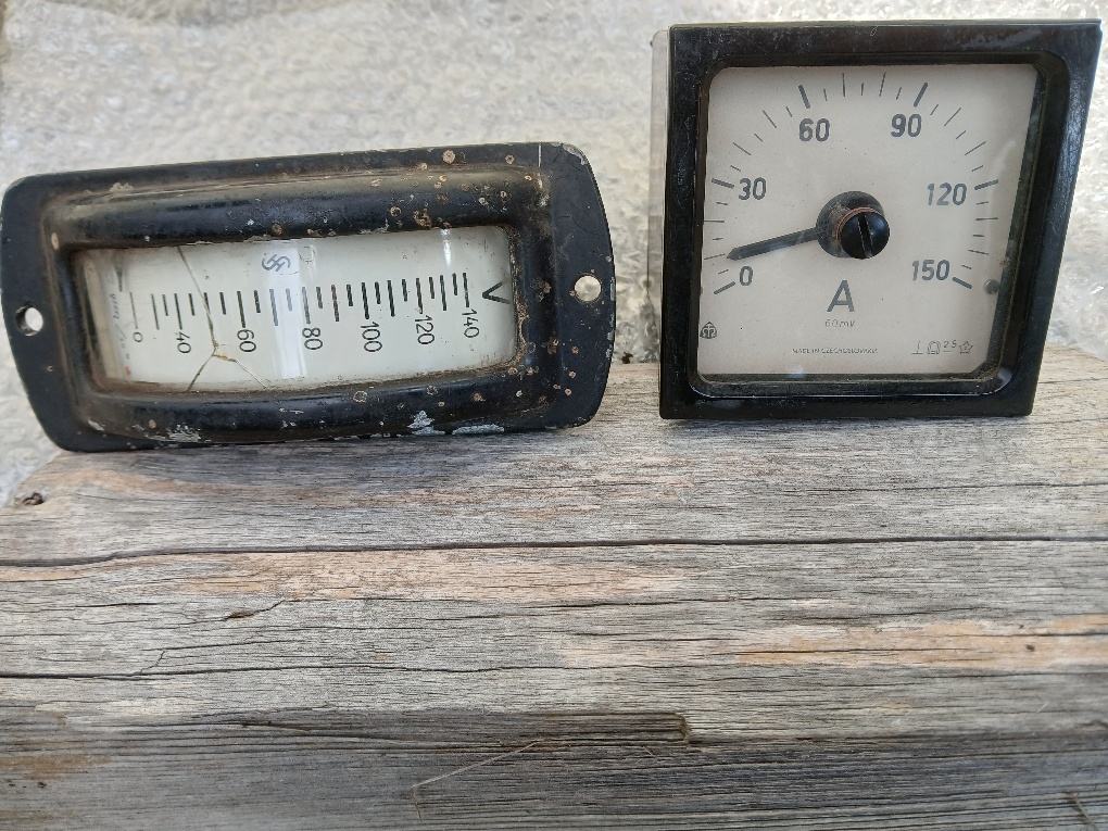 \ěřicí přístroje - voltmetr SIEMENS a ampérmetr METRA BLANS