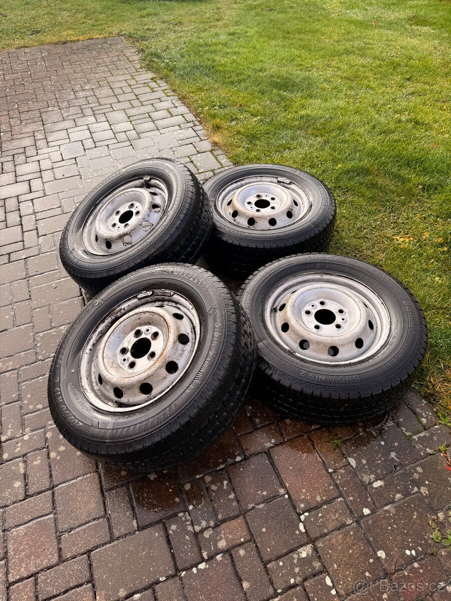 Peugeot boxer. 205/70 r15c 5x118