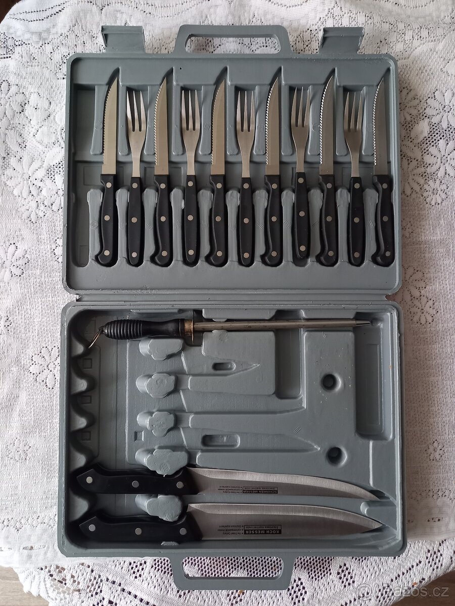 Sada steakových příborů a nožů