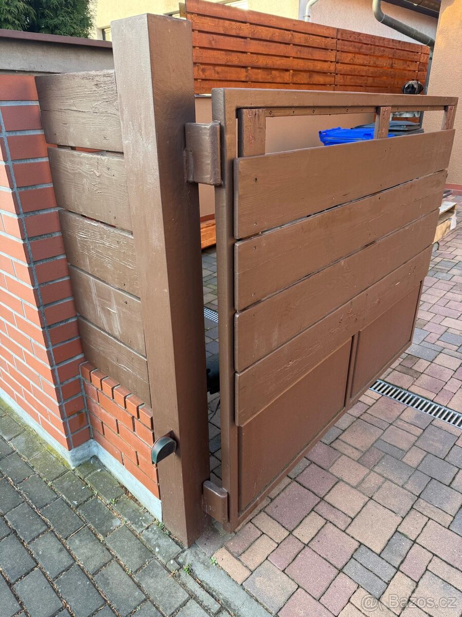 Ocelová dvoukřídlová brána