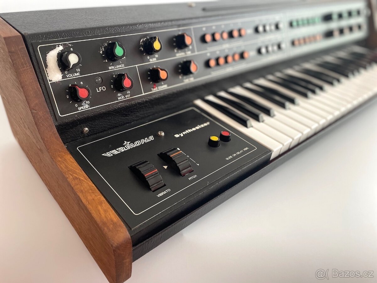 VERMONA Synthesizer (model 1982, DDR, analog, monofonní)