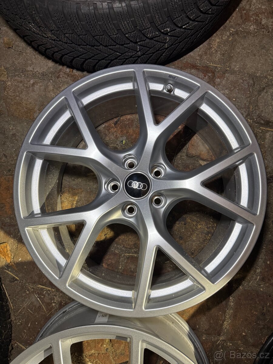 Originální sada alu kol Audi RS3 8Y0