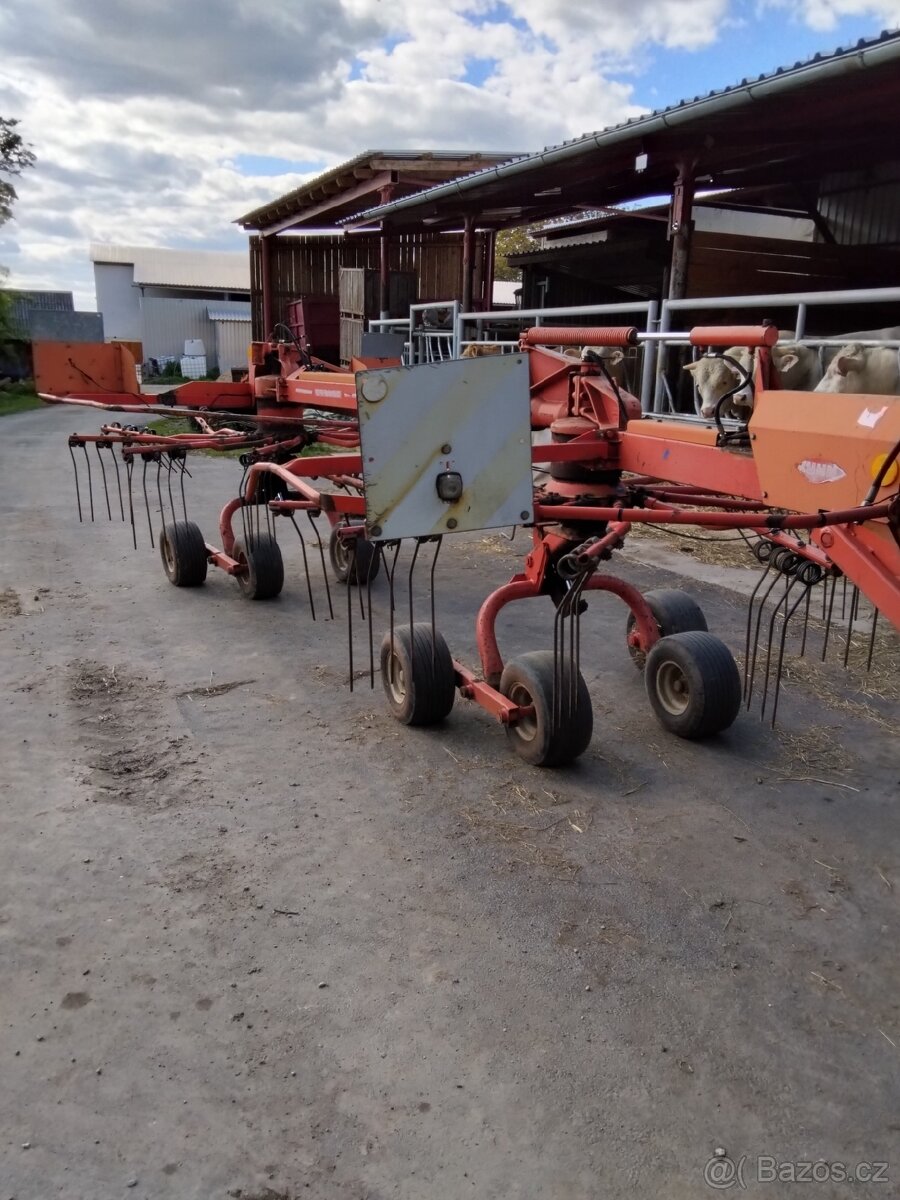 Prodám shrnovač píce,sena KUHN GA 6000