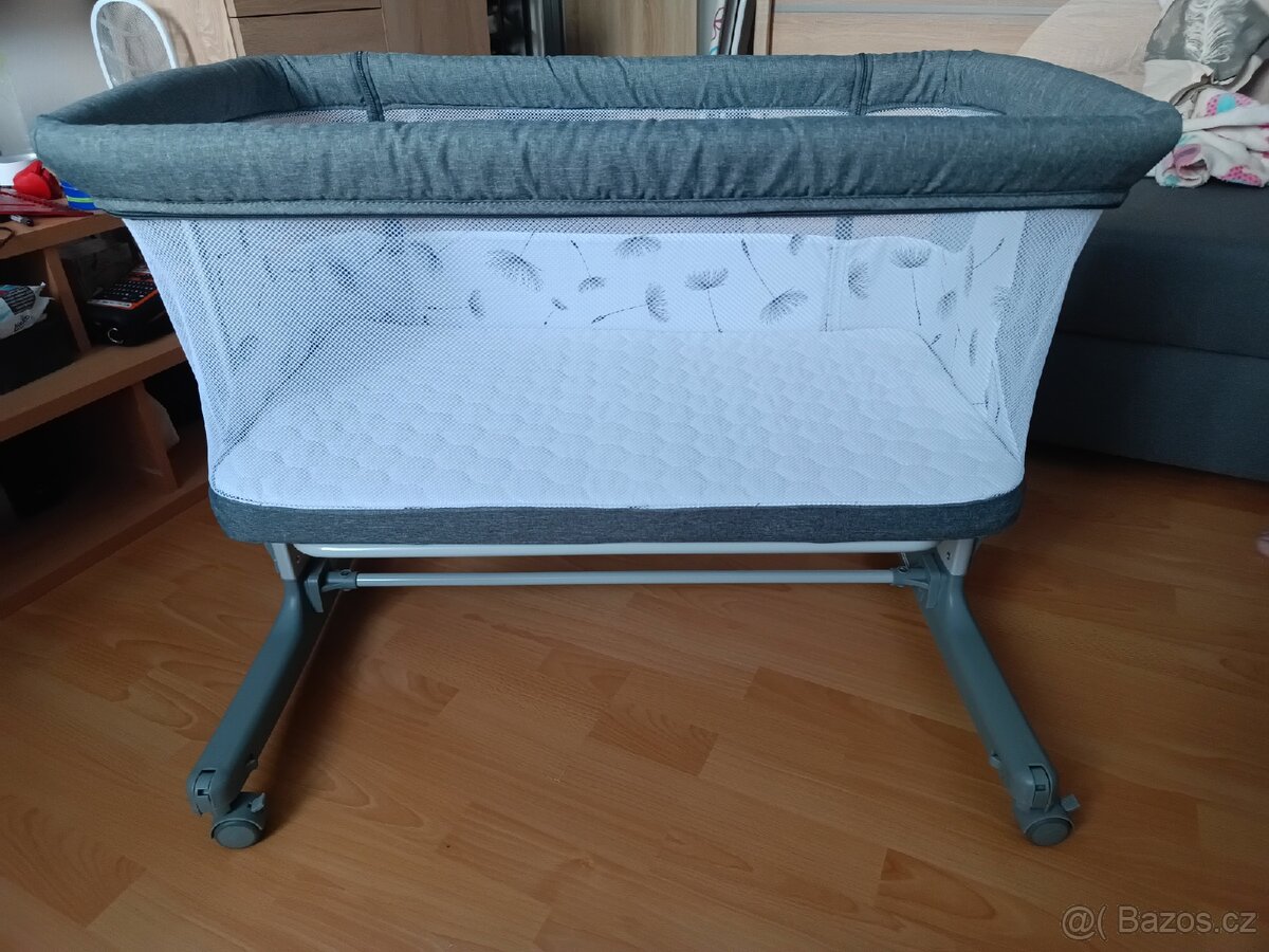 Prodám postýlku na kolečkách Lionela