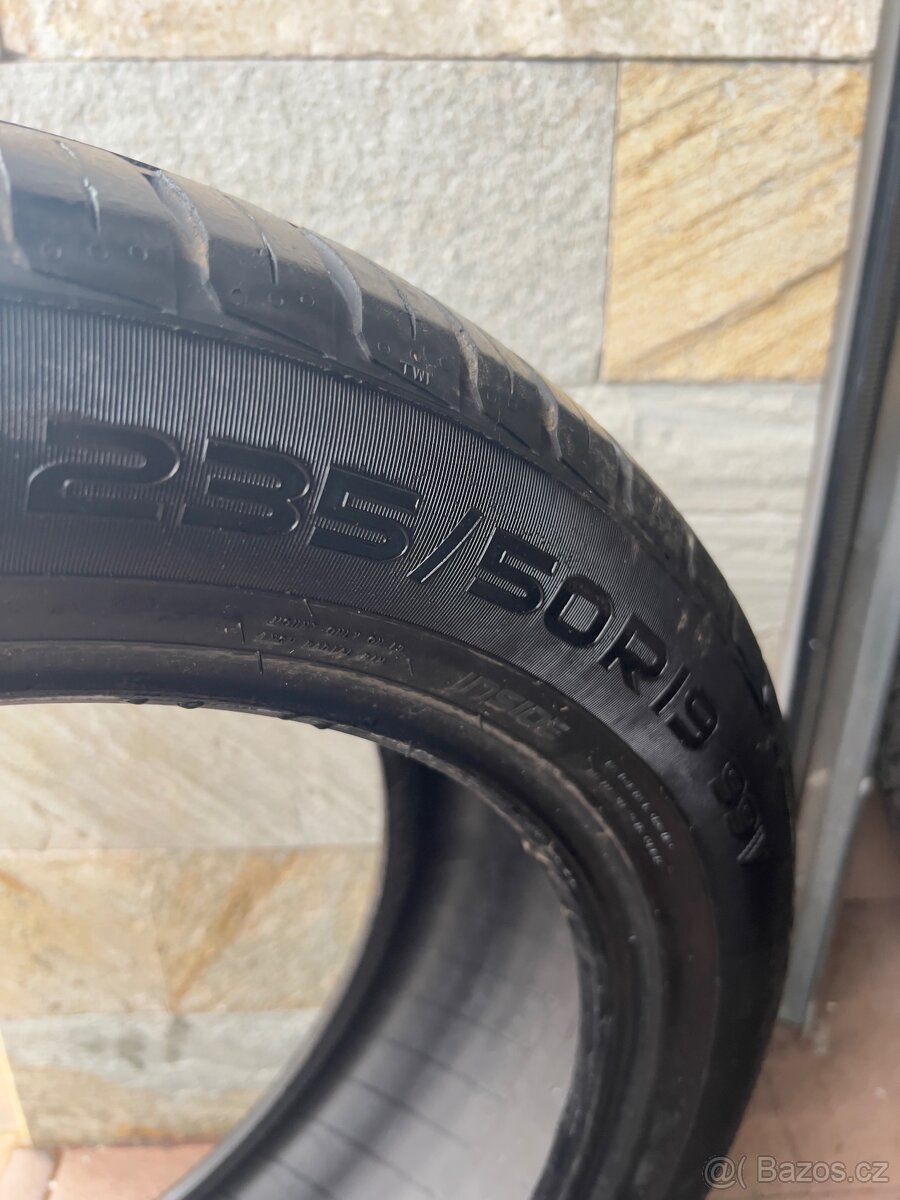 Nokian 235/50 r19