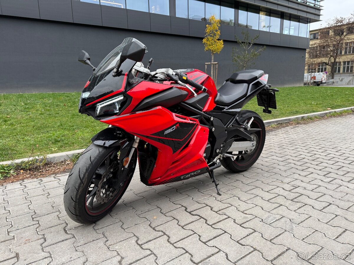 Silniční motorka Taro 400ccm
