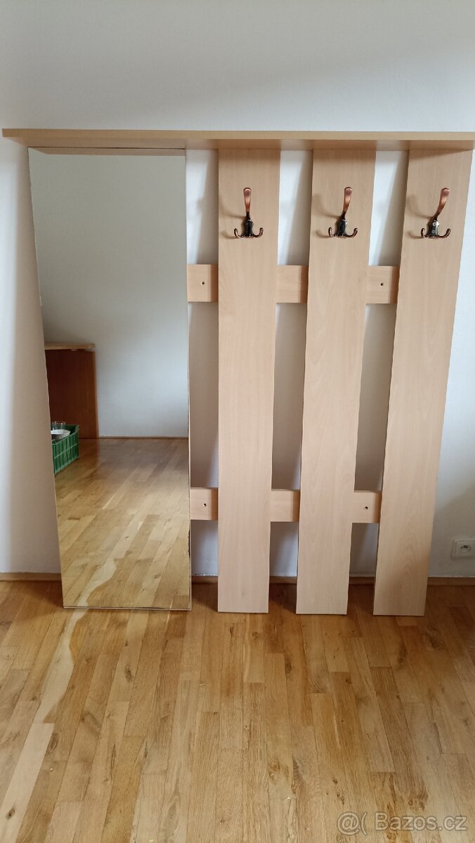 Věšák do chodby