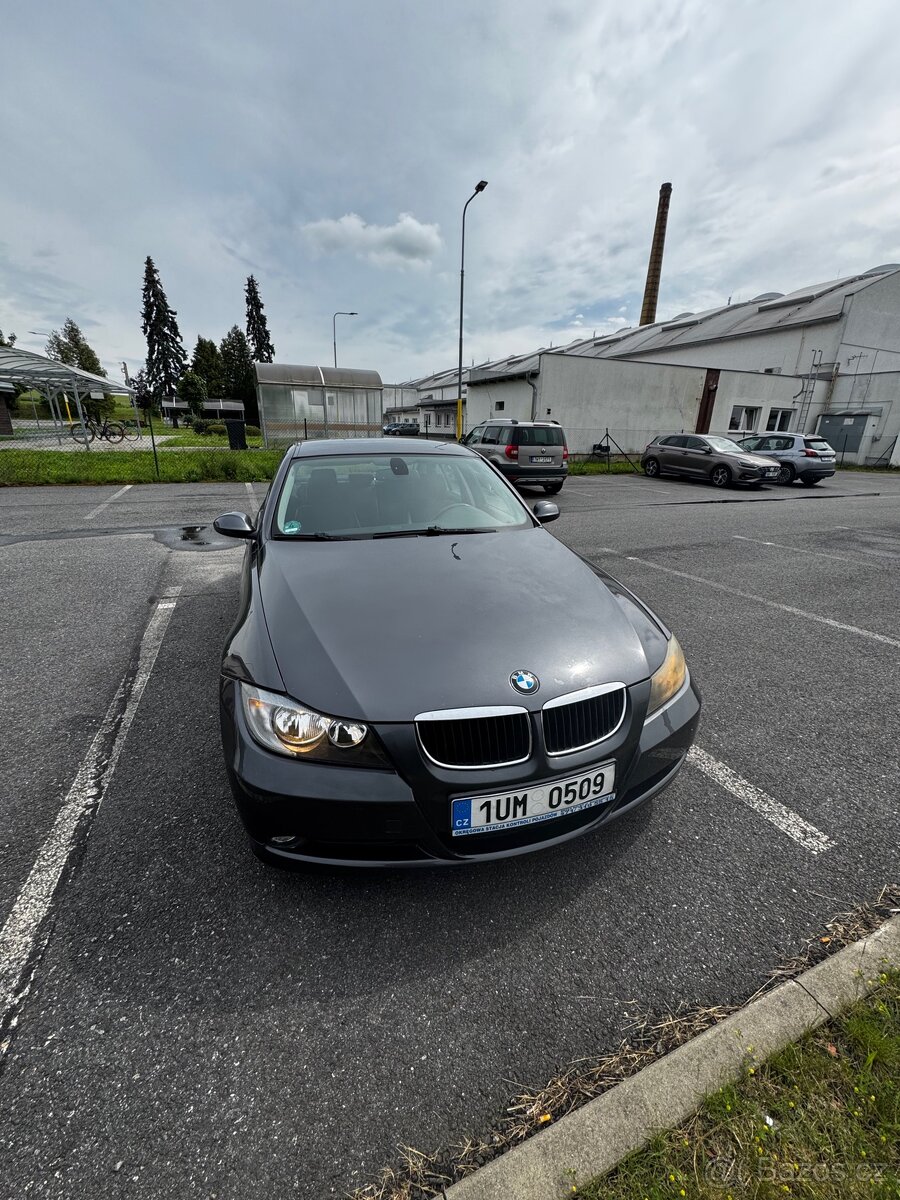 BMW e90 320i