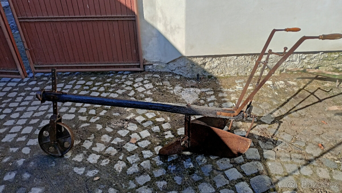 Koňský pluh starožitný