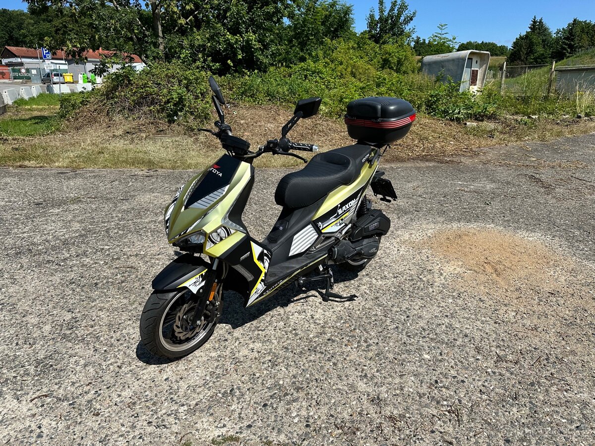 Skútr Kentoya Saxon 125 – rok 2022, pouze 2 600 km