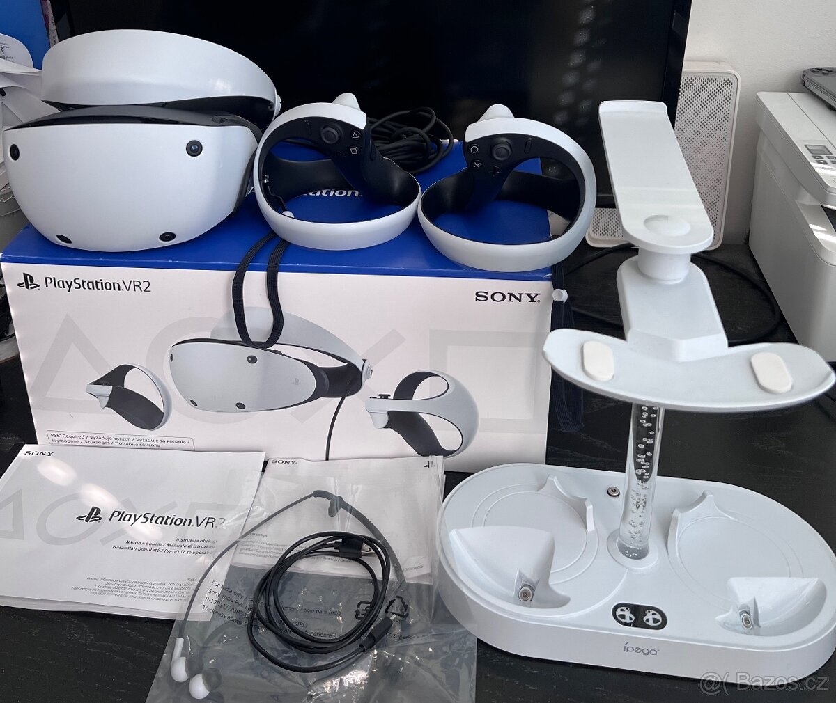 PSVR 2 komplet v záruce a nabíjecí stojan