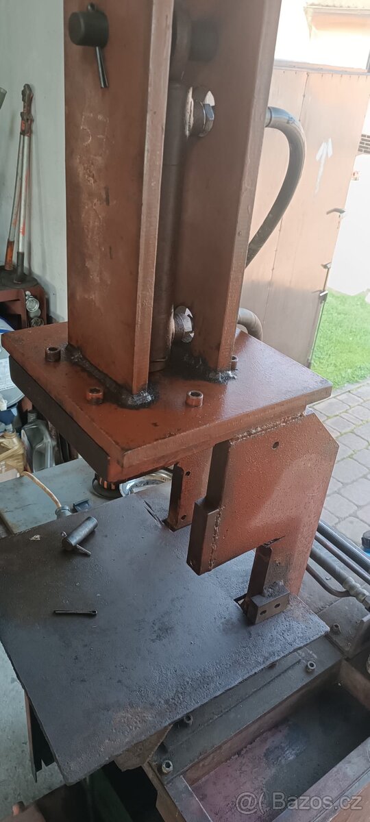 hydraulický lis