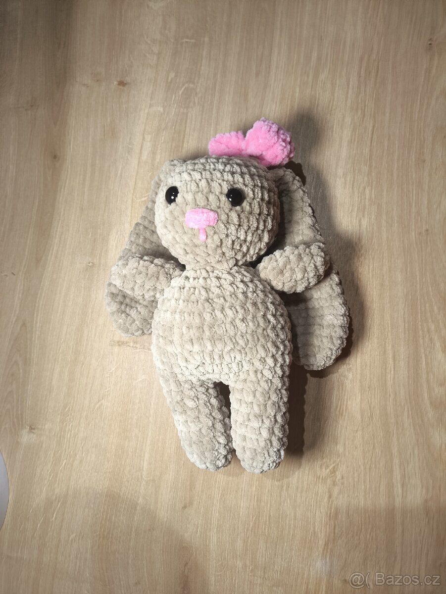 Roztomilý háčkovaný králíček