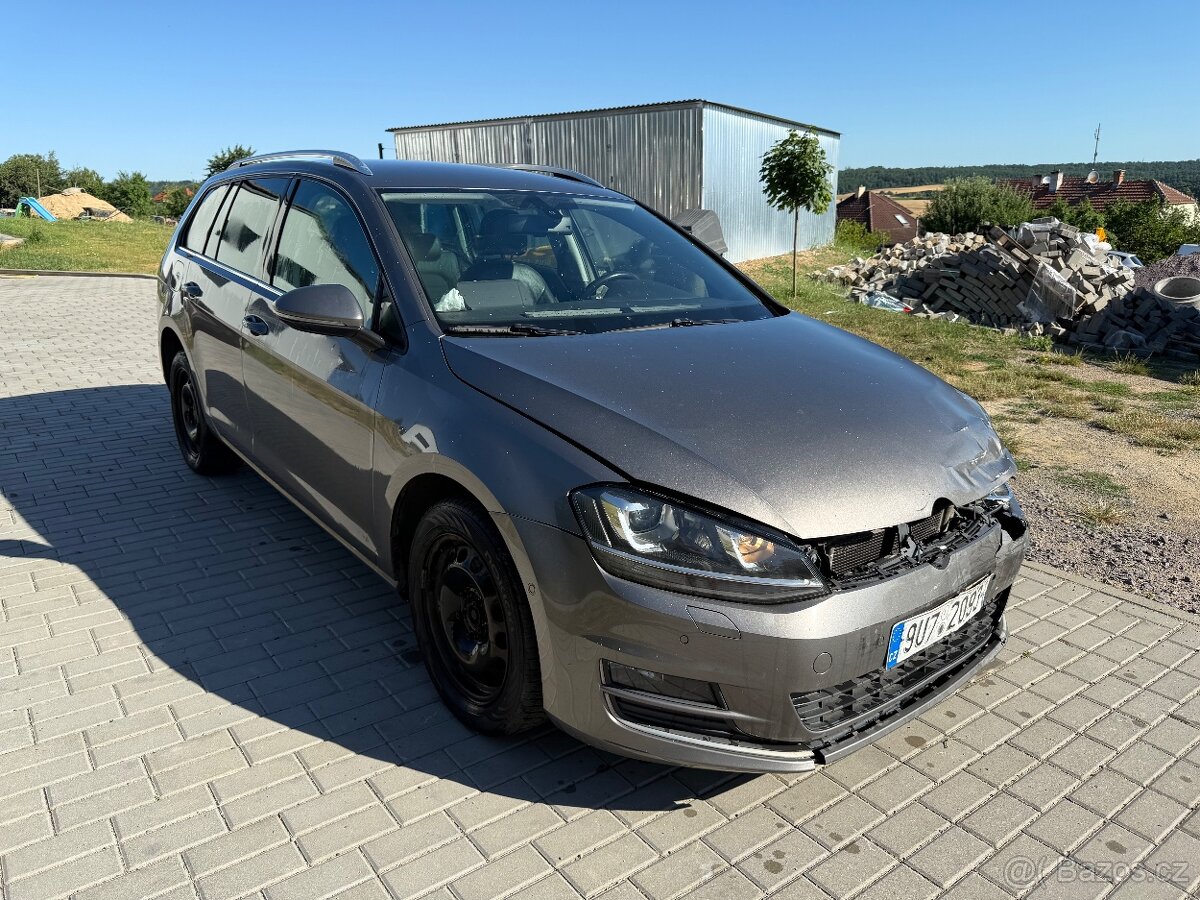 VW Golf Variant VII. 2.0 TDI 110kw / NAVIGACE / LED