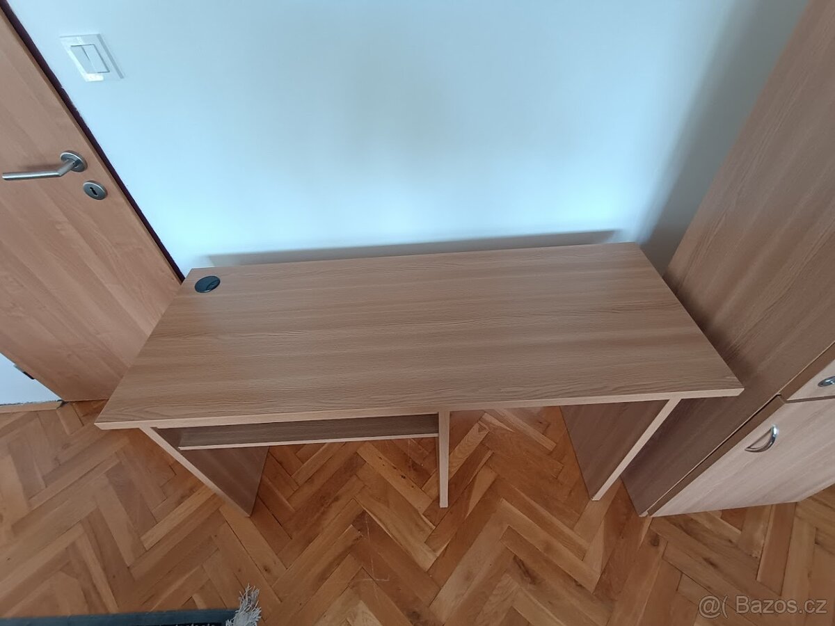 Psací stůl