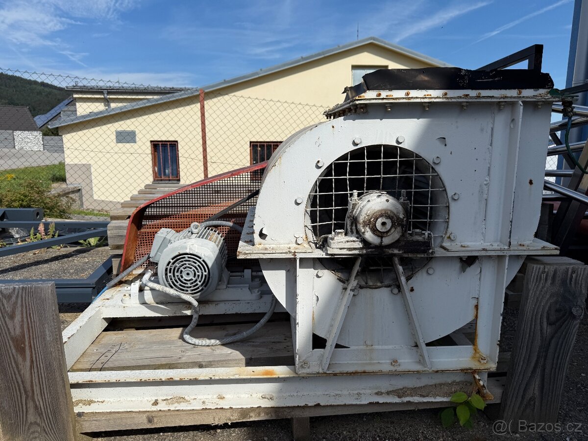 Průmyslový ventilátor s motorem
