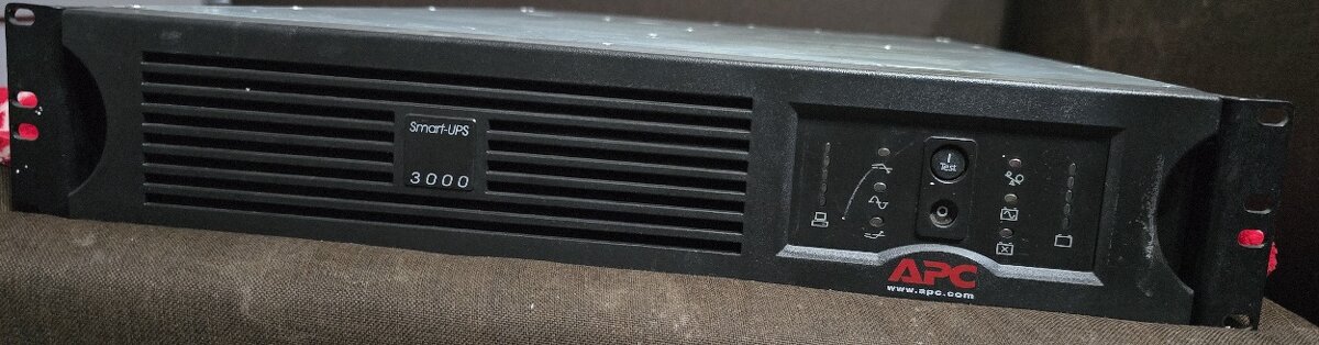 UPS APC Smart 3000 - SUA3000RMI2U